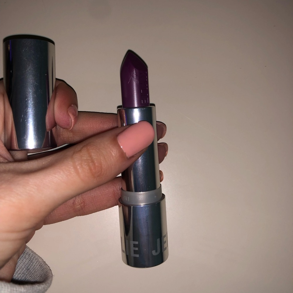 Kylie Cosmetics lipstick shade Lovesick